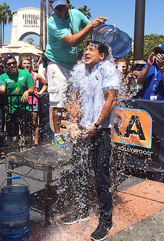 المشاهير في تحدي "وعاء الماء المثلج - ice bucket challenge"