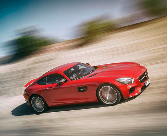 مرسيدس AMG GT بألوان براقة لتفحيط ممتع