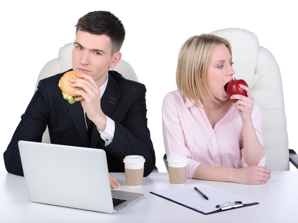 دراسة حديثة .. تناول الوجيات السريعة يخفض احتمالات جعلك أب