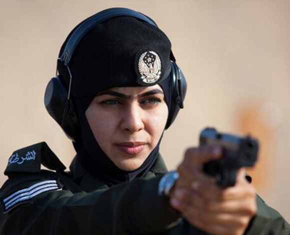 الإمارات الأولى عالمياً في احترام المرأة ... والإماراتيون يباركون  