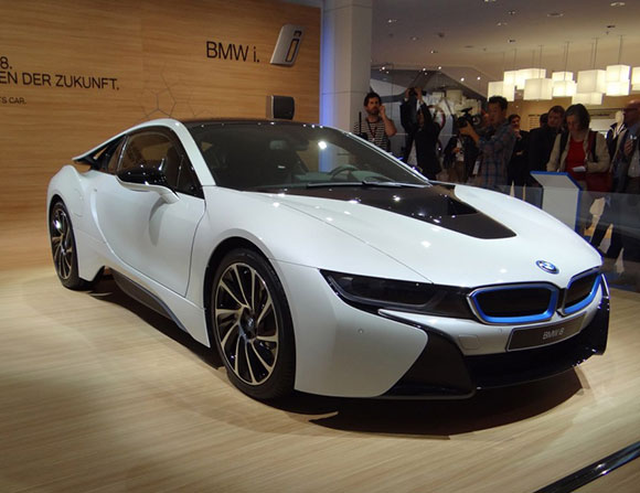 هل تطلق BMW سيارة M8 قوتها 600 حصان؟