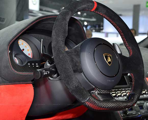 Gallardo LP 570 Squadra Corse من لامبورغيني: سيارة رياضية أنيقة