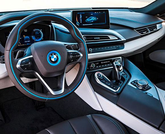 معرض دبي الدولي للسيارات يستقبل نخبة من سيارات BMW الجديدة