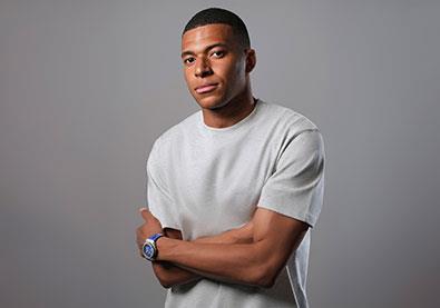 هوبلو تكشف عن إصدار محدود من ساعة Classic Fusion Chronograph UEFA Champions League Titanium