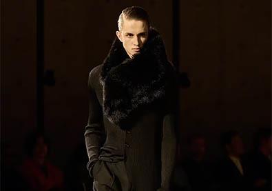 أسبوع باريس للموضة: الانتقال السلس بين ليل خاص ويوم عملي في مجموعة سان لوران