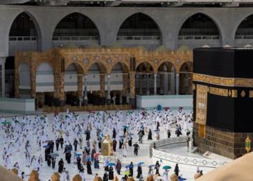 السعودية تطلق نسخة محدثة من تطبيقي "اعتمرنا" و"توكلنا" لإصدار تصاريح العمرة والزيارة خلال رمضان
