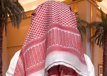 بالفيديو: أمير سعودي يتناول القهوة مع الشباب في المنتزه بعفوية