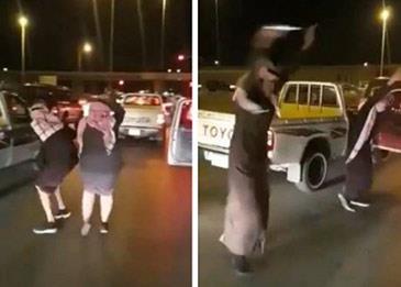 اضغط لمشاهدة الفيديو: شابان يرقصان في الشارع بالسعودية!