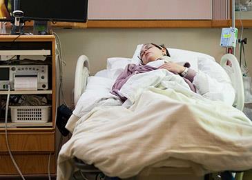 حقيقة أغرب من الخيال...إماراتية تستفيق من غيبوبة استمرت 27 عامًا