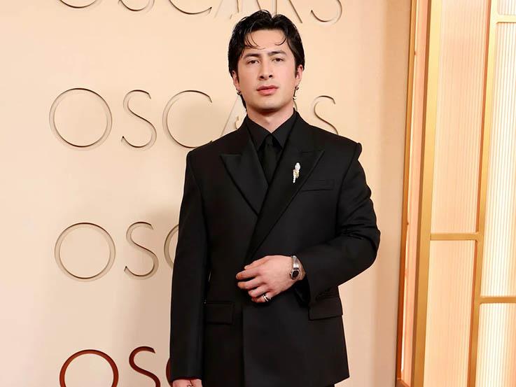 البروش عودة قوية تخطف الأضواء في أوسكار 2026