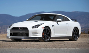 Nissan GTR 2013: سيارة رياضية وعصرية 