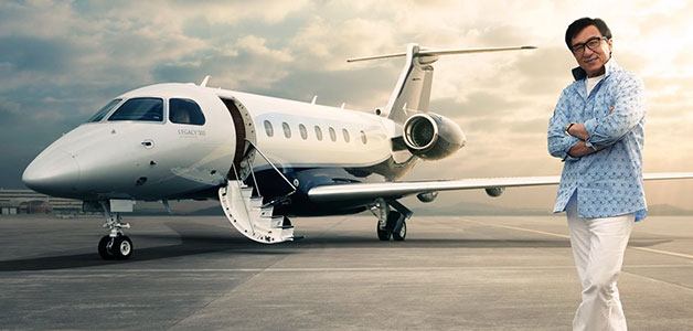 جاكي شان يتسلم طائرة الأعمال الجديدة Embraer Legacy 500